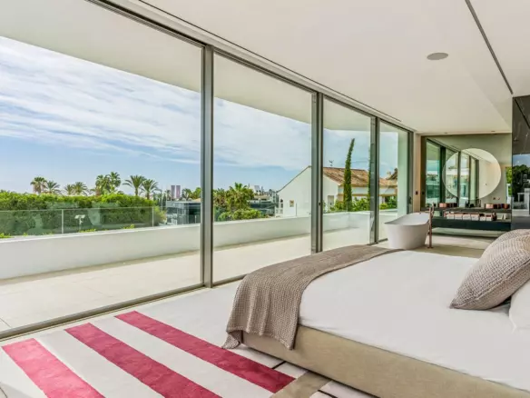 5-bedroom Villa In Marbella, Spain (912 M²)