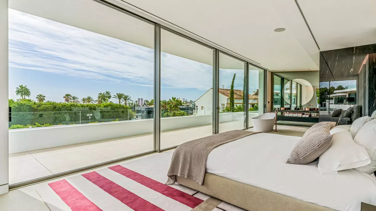 5-bedroom Villa In Marbella, Spain (912 M²)