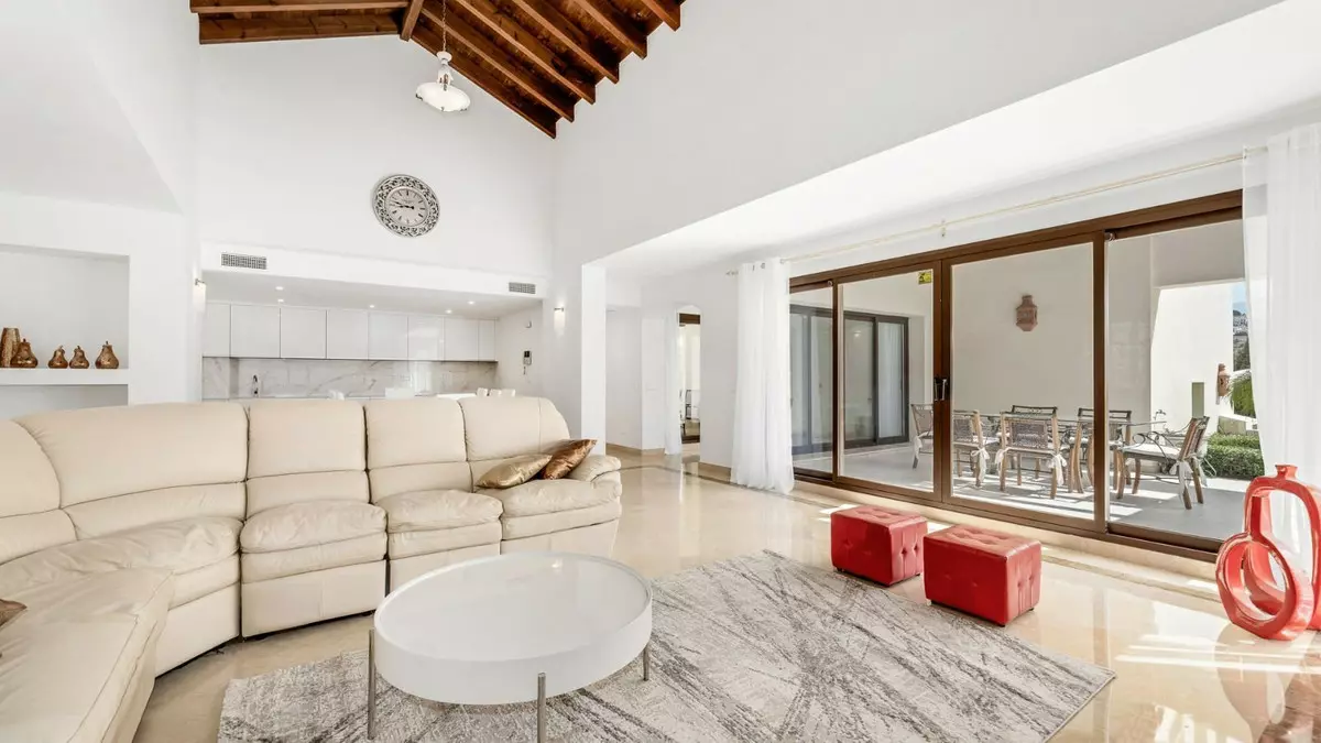 4-bedroom Villa In Benahavis, Spain (396 M²)