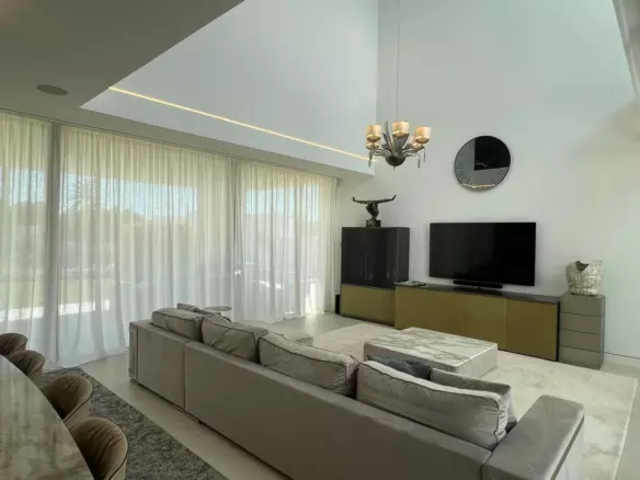4-bedroom Villa In Marbella, Spain (445 M²)
