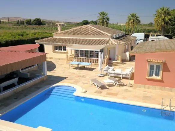 6-bedroom Villa In Almoradi, Spain (299 M²)