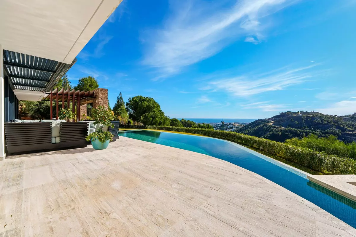 5-bedroom Villa In Benahavis, Spain (715 M²)