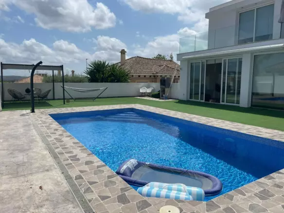 5-bedroom Villa In Bigastro, Spain (322 M²)