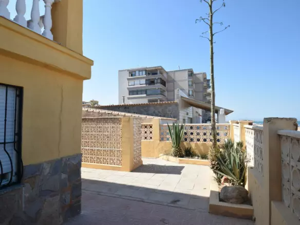 7-bedroom Villa In Guardamar Del Segura, Spain (266 M²)