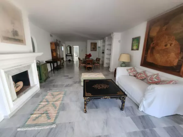 3-bedroom Apartment In Marbella, Spain (220 M²)