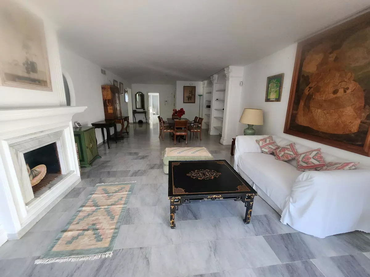 3-bedroom Apartment In Marbella, Spain (220 M²)
