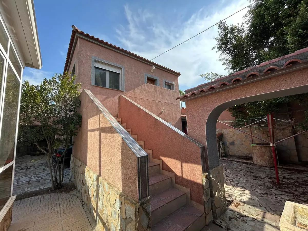 6-bedroom Villa In San Fulgencio, Spain (390 M²)