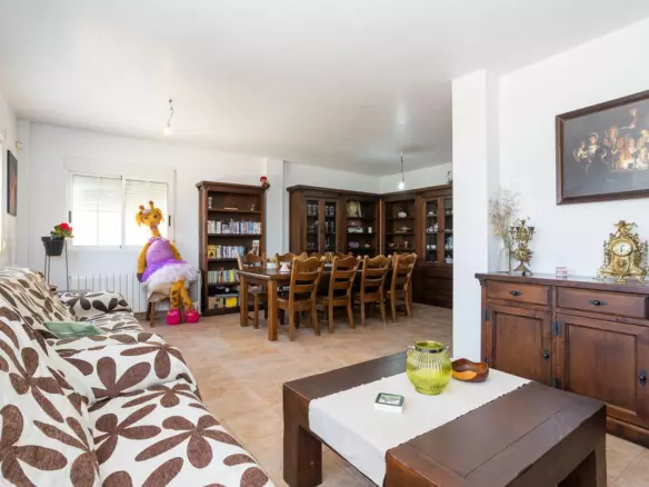 6-bedroom Villa In Torrevieja, Spain (375 M²)