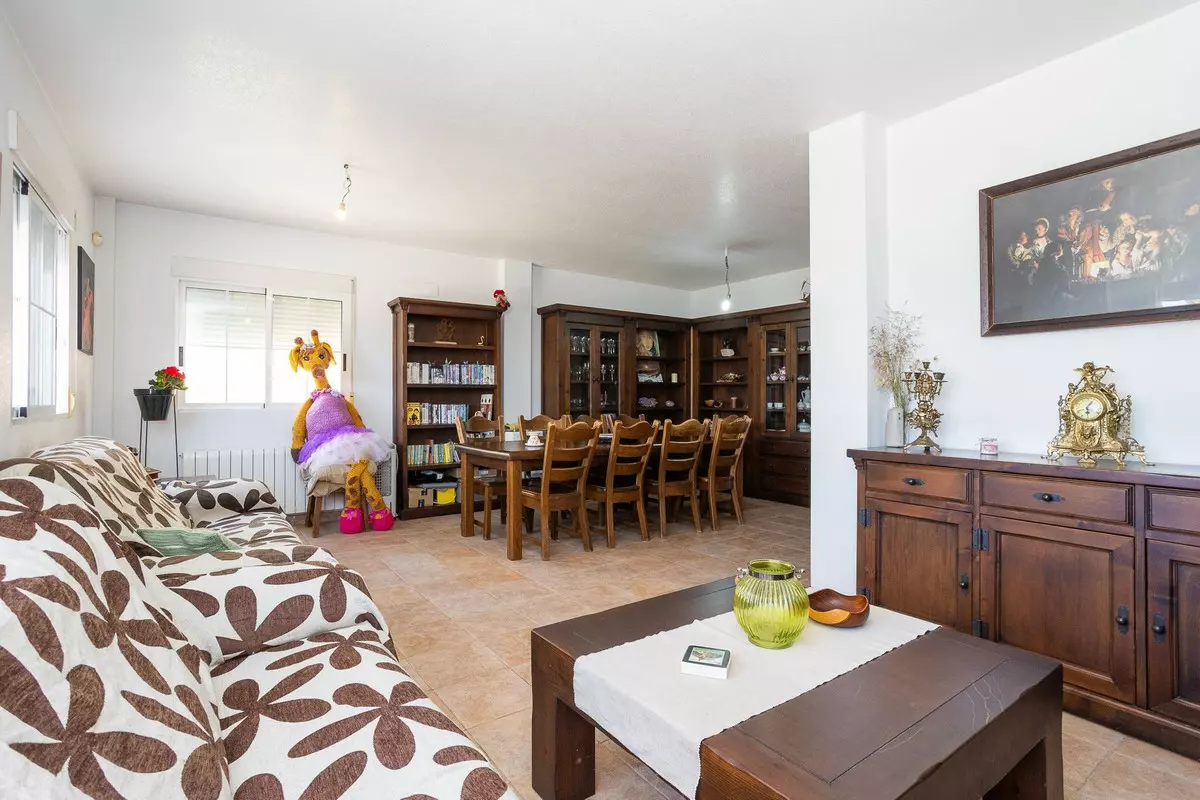 6-bedroom Villa In Torrevieja, Spain (375 M²)