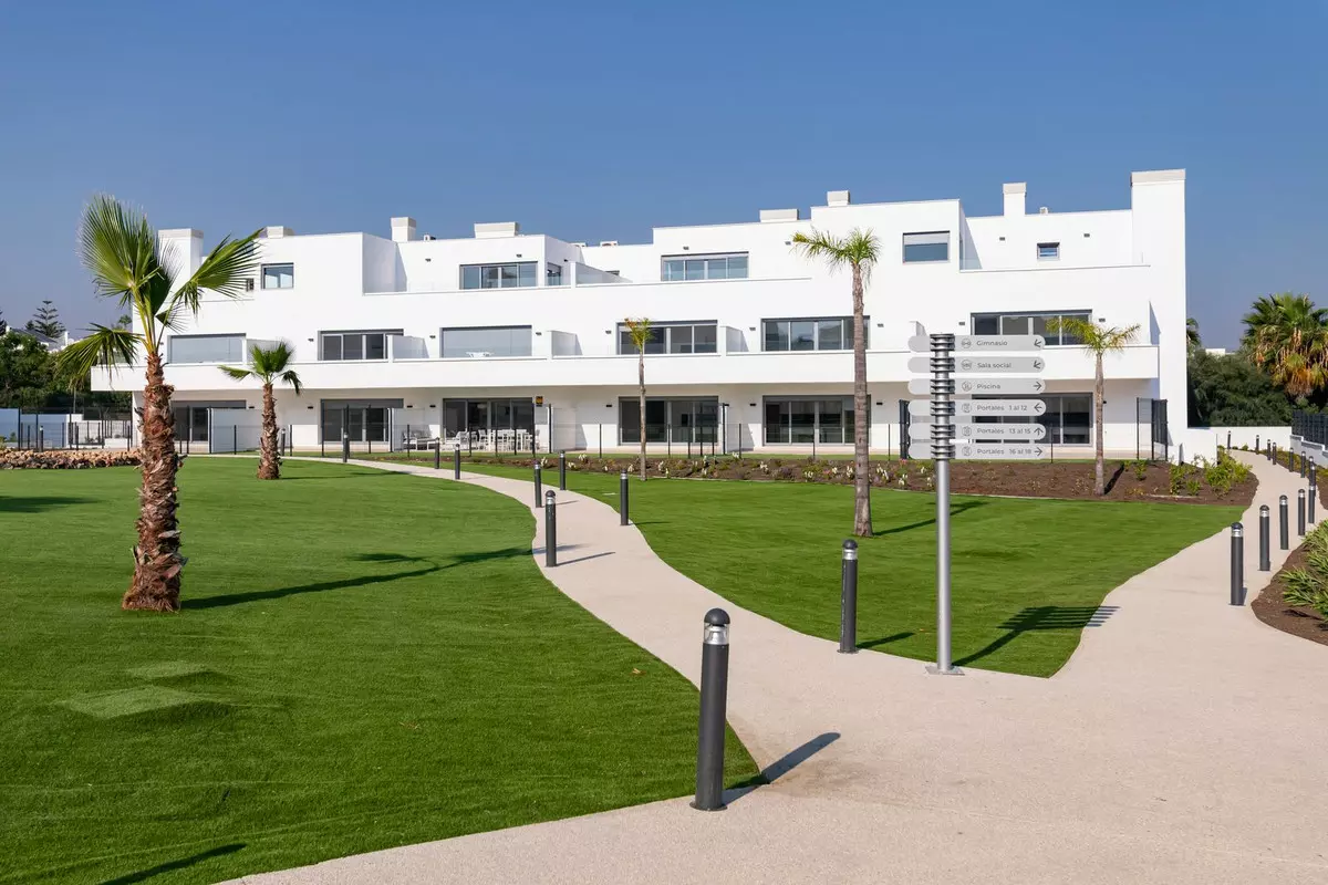 2-bedroom Apartment In Estepona, Spain (97 M²)