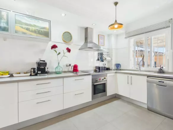 3-bedroom Town House In Estepona, Spain (122 M²)
