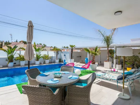 3-bedroom Villa In Torrevieja, Spain (140 M²)