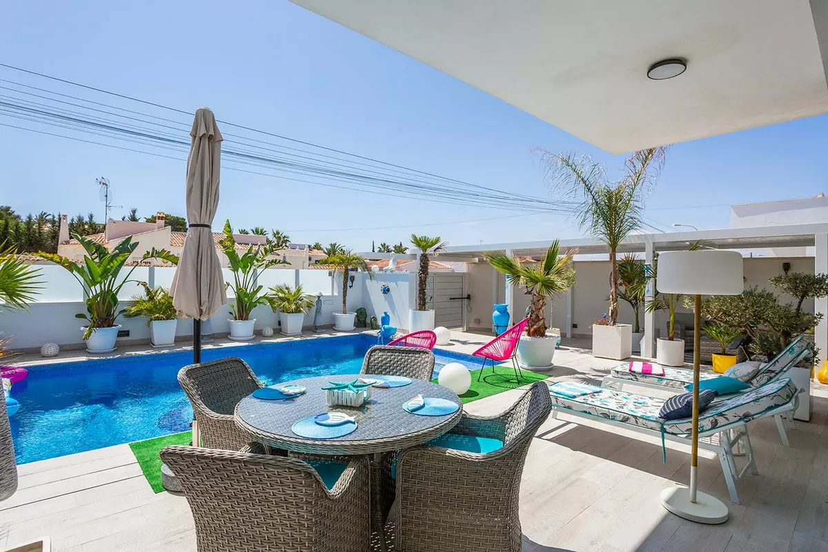3-bedroom Villa In Torrevieja, Spain (140 M²)