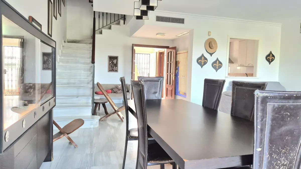 3-bedroom Villa In Alhaurín El Grande, Spain (242 M²)