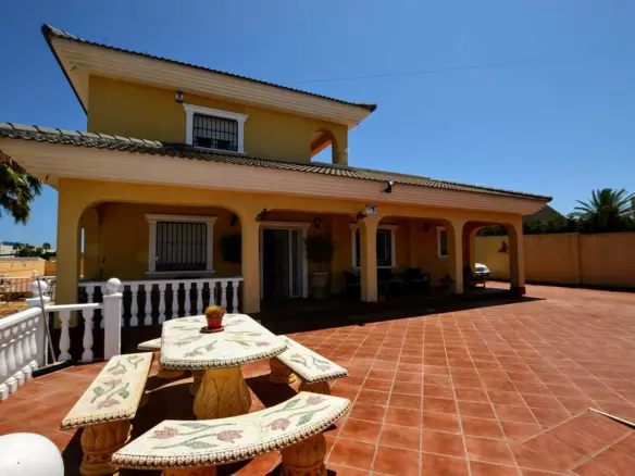6-bedroom Villa In Orihuela, Spain (240 M²)