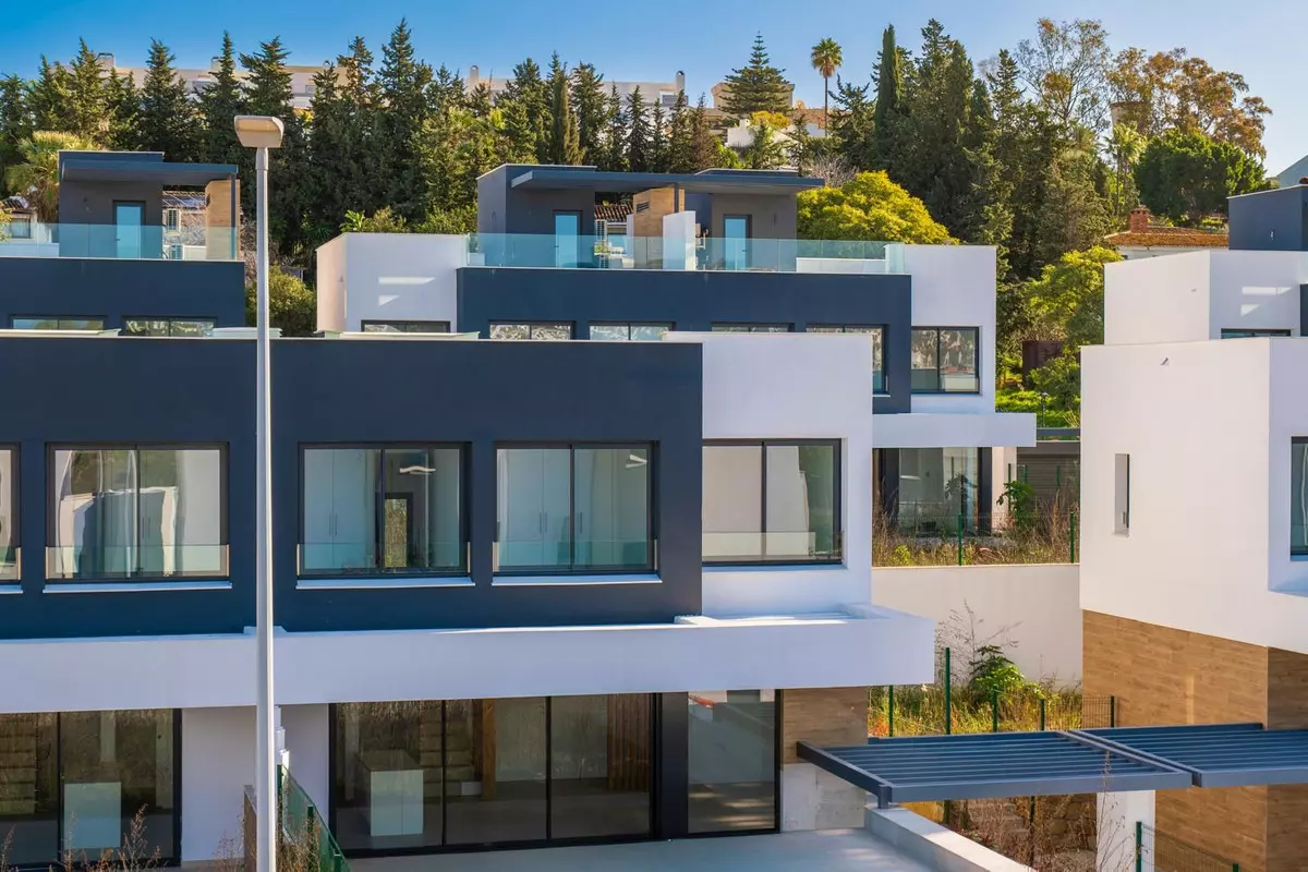 3-bedroom Villa In Estepona, Spain (153 M²)