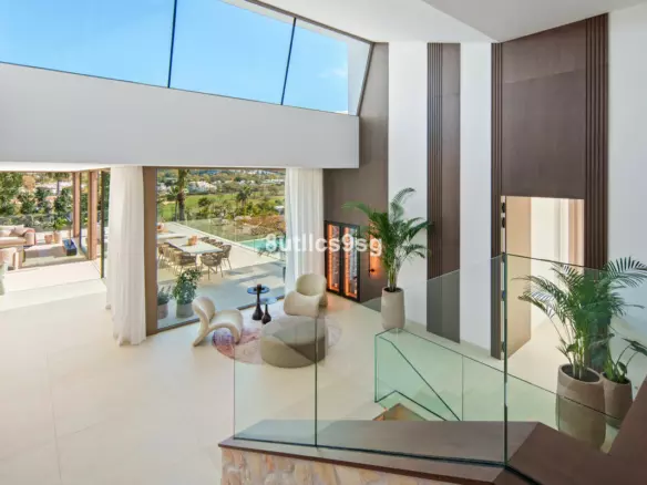 5-bedroom Villa In Marbella, Spain (986 M²)