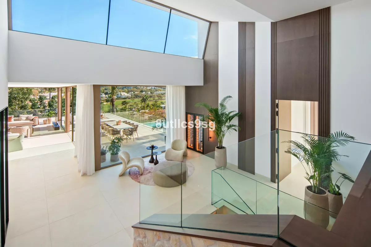 5-bedroom Villa In Marbella, Spain (986 M²)