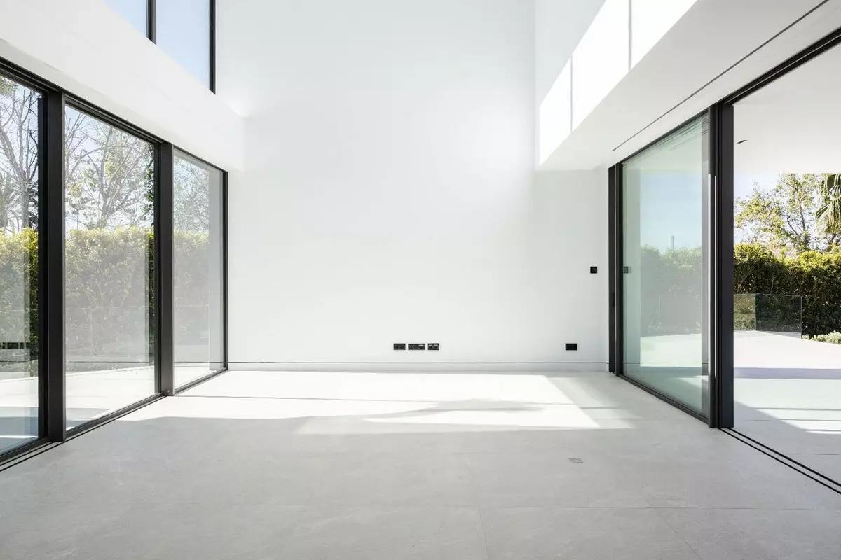 3-bedroom Villa In Marbella, Spain (447 M²)