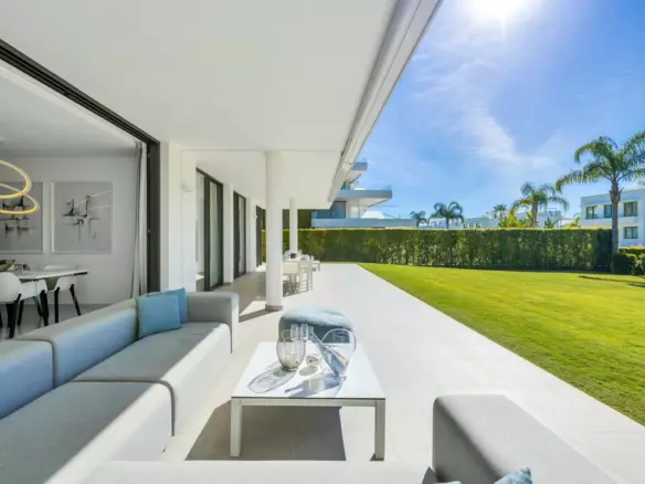 3-bedroom Apartment In Estepona, Spain (114 M²)