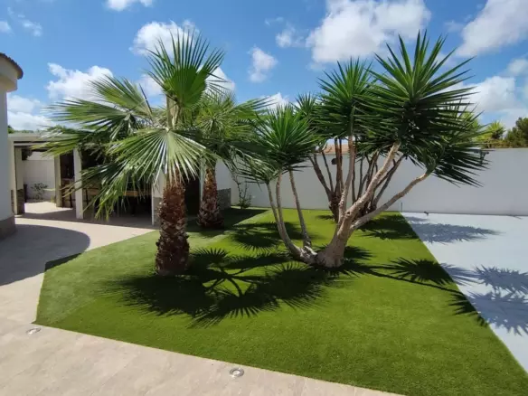 5-bedroom Villa In Torrevieja, Spain (199 M²)
