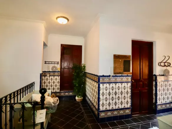 6-bedroom Villa In Almoradi, Spain (375 M²)