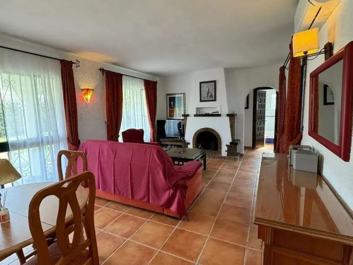 3-bedroom Villa In Estepona, Spain (100 M²)