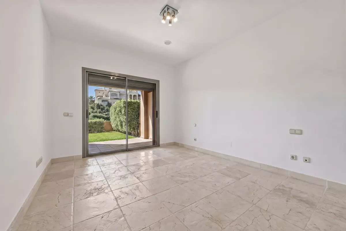 2-bedroom Apartment In Estepona, Spain (100 M²)