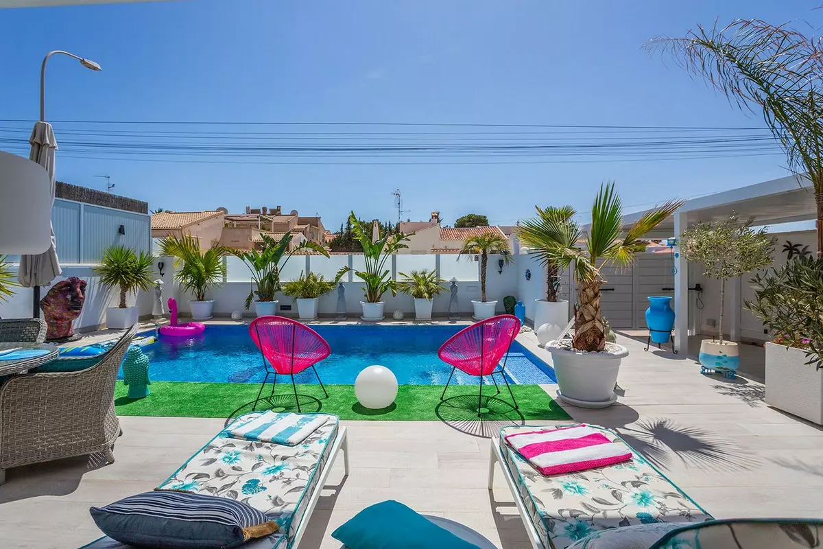 3-bedroom Villa In Torrevieja, Spain (140 M²)