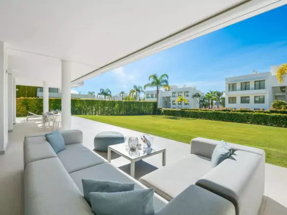 3-bedroom Apartment In Estepona, Spain (114 M²)