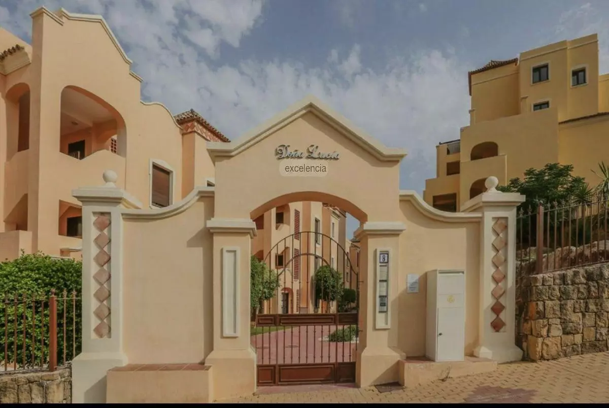 2-bedroom Apartment In Estepona, Spain (135 M²)