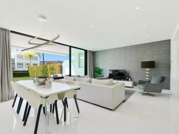 3-bedroom Apartment In Estepona, Spain (114 M²)