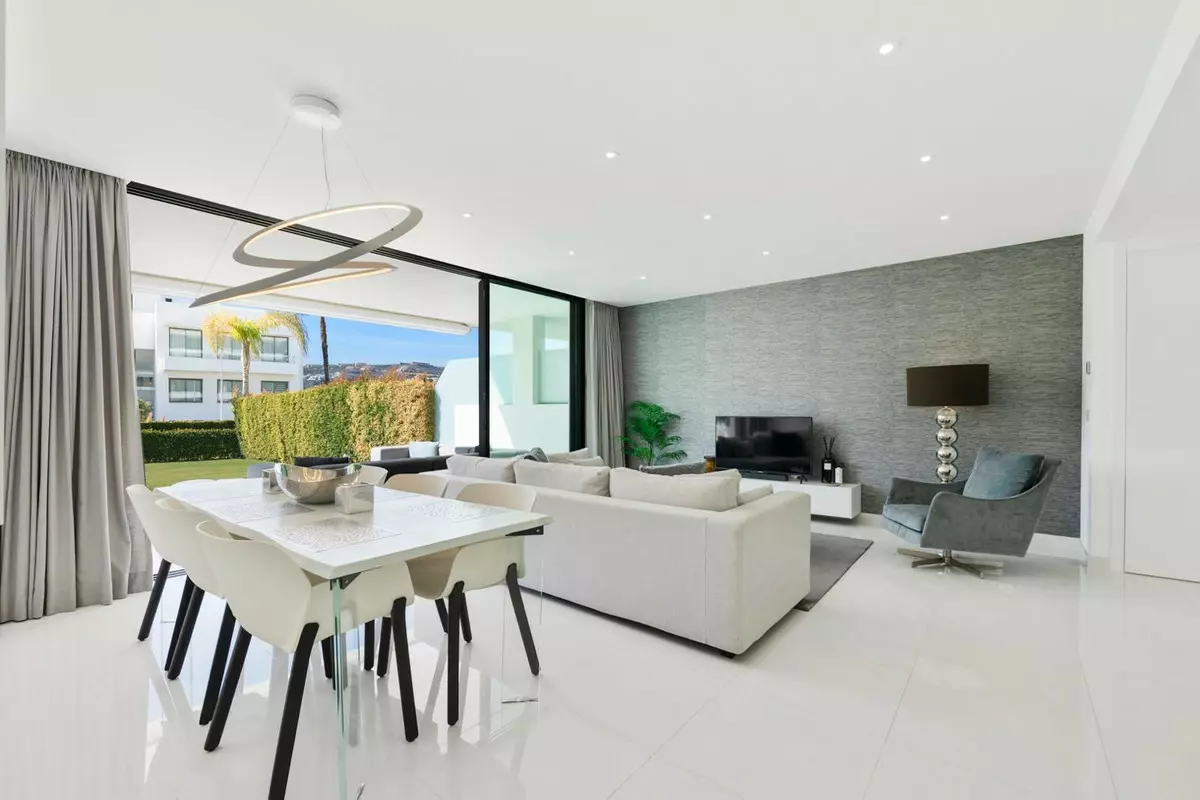 3-bedroom Apartment In Estepona, Spain (114 M²)