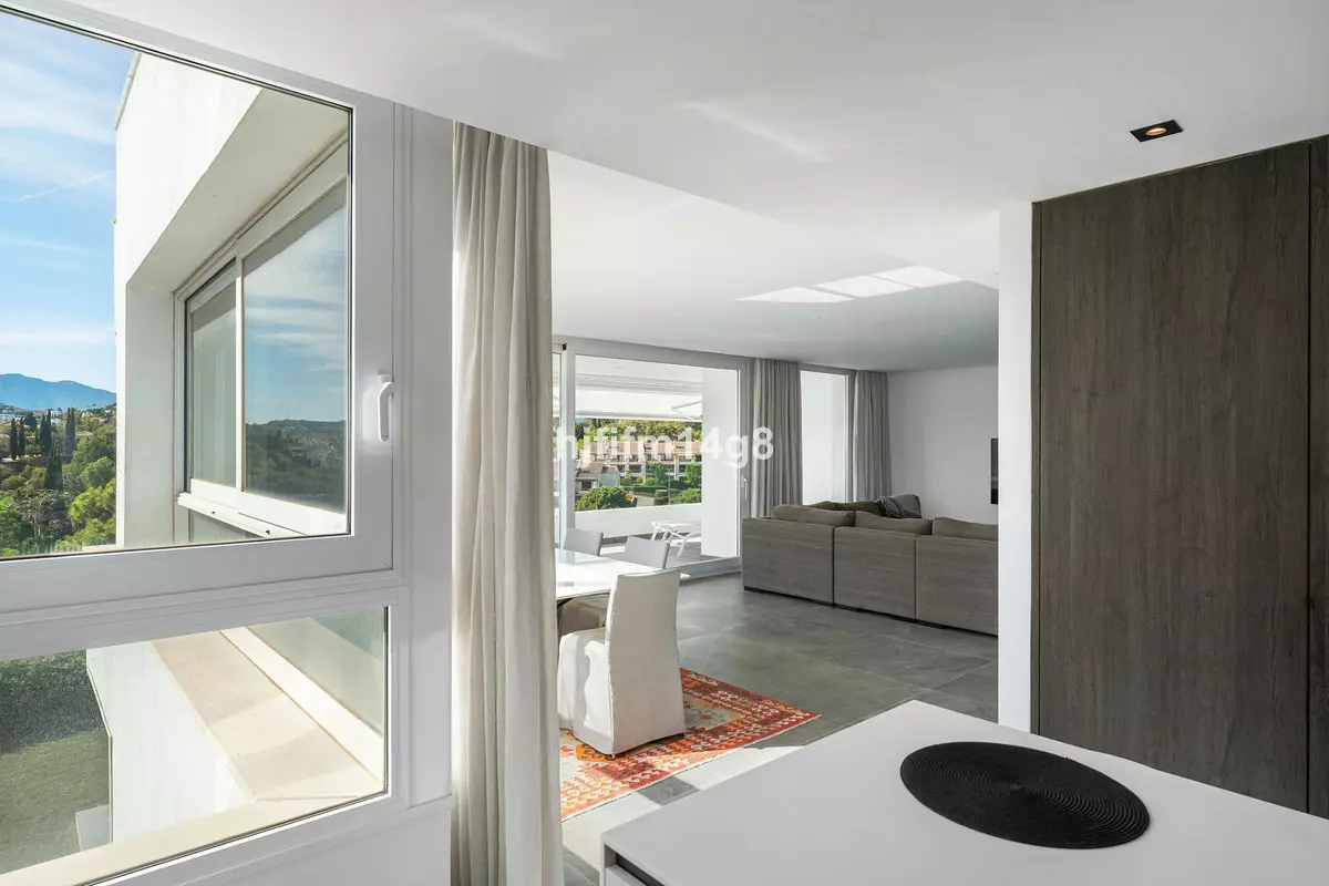 3-bedroom Apartment In Benahavis, Spain (155 M²)