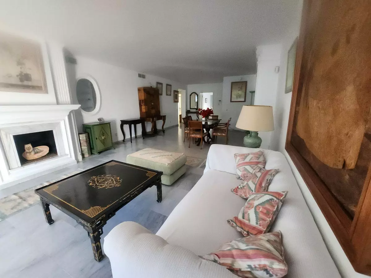 3-bedroom Apartment In Marbella, Spain (220 M²)