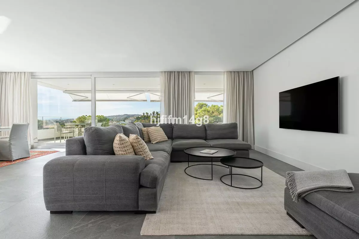3-bedroom Apartment In Benahavis, Spain (155 M²)