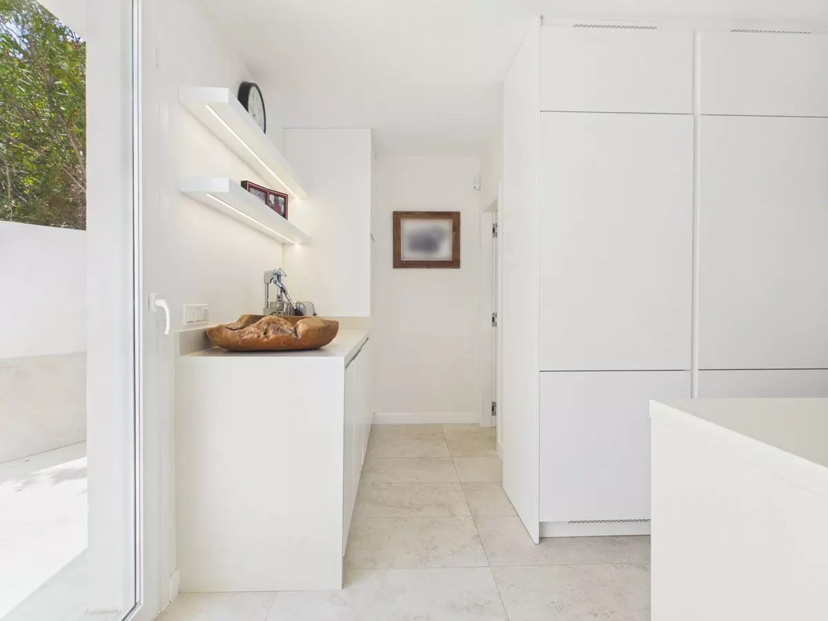 4-bedroom Villa In Istan, Spain (209 M²)