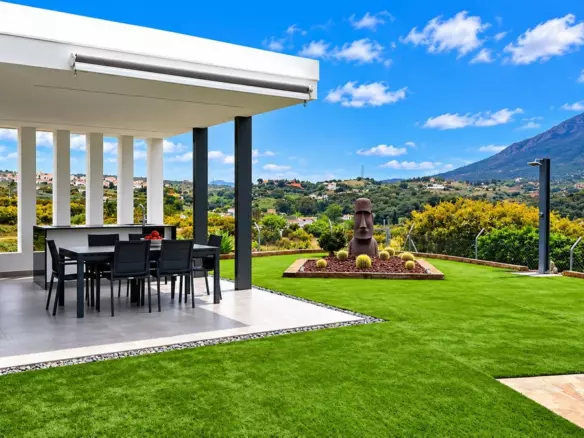 3-bedroom Villa In Alhaurín El Grande, Spain (166 M²)