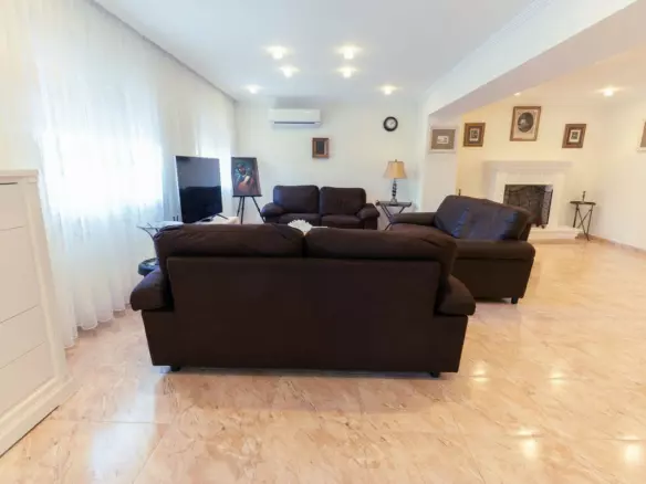 7-bedroom Villa In Orihuela, Spain (312 M²)