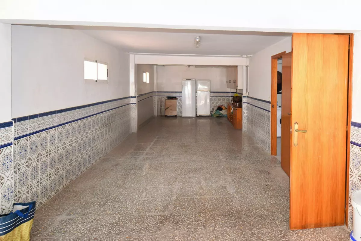 7-bedroom Villa In Guardamar Del Segura, Spain (266 M²)