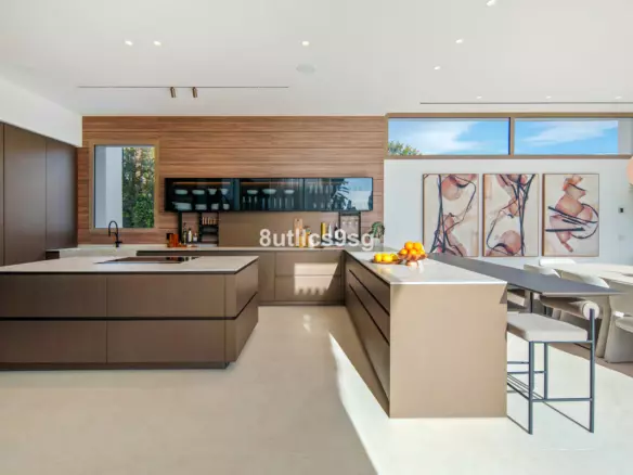 5-bedroom Villa In Marbella, Spain (986 M²)