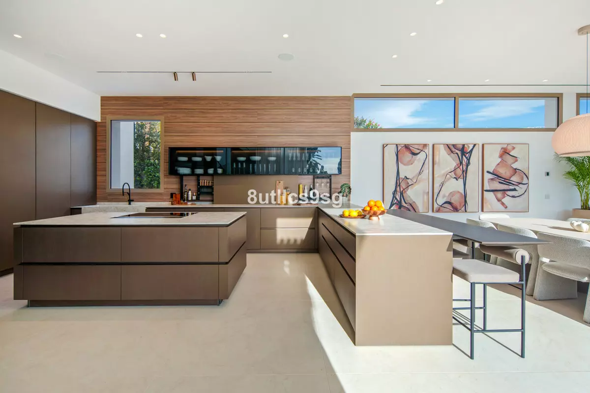 5-bedroom Villa In Marbella, Spain (986 M²)