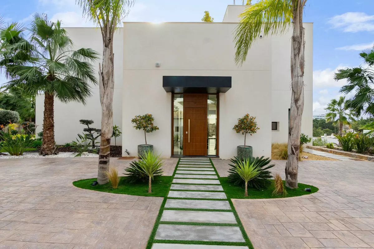 4-bedroom Villa In Orihuela, Spain (550 M²)