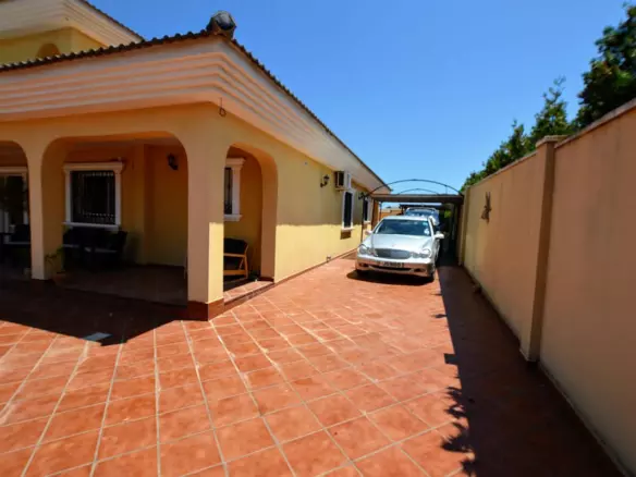 6-bedroom Villa In Orihuela, Spain (240 M²)