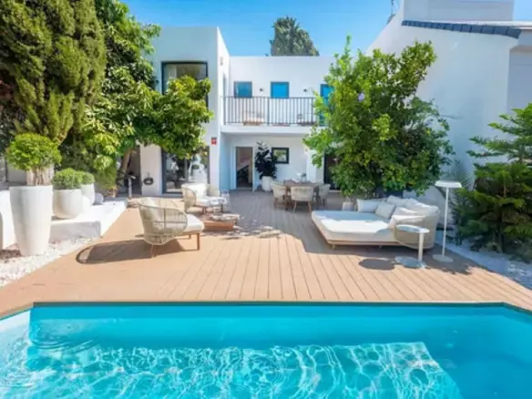 4-bedroom Villa In Fuengirola, Spain (168 M²)
