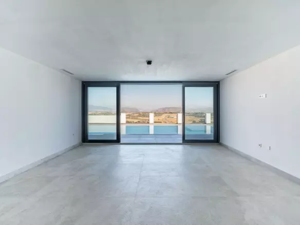 6-bedroom Villa In Coín, Spain (527 M²)