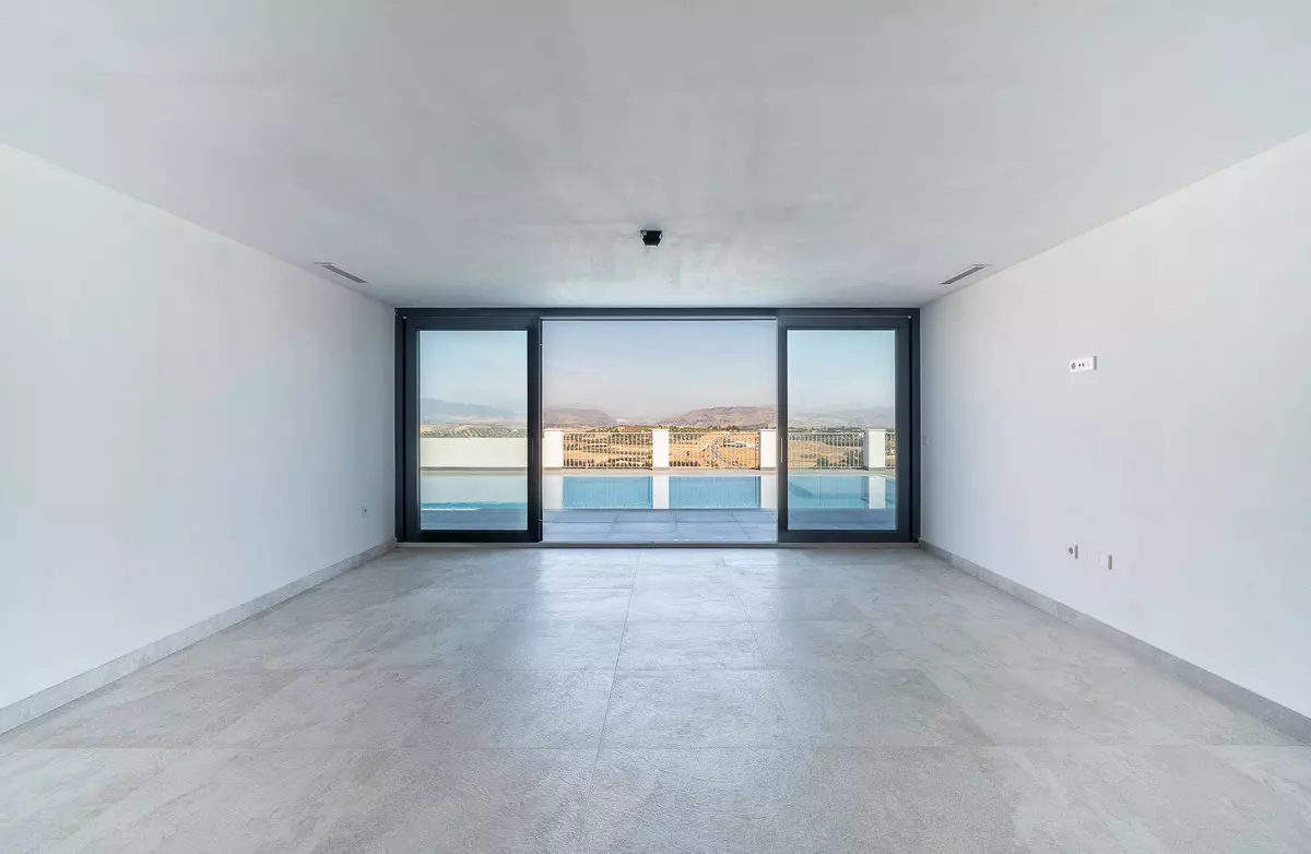 6-bedroom Villa In Coín, Spain (527 M²)