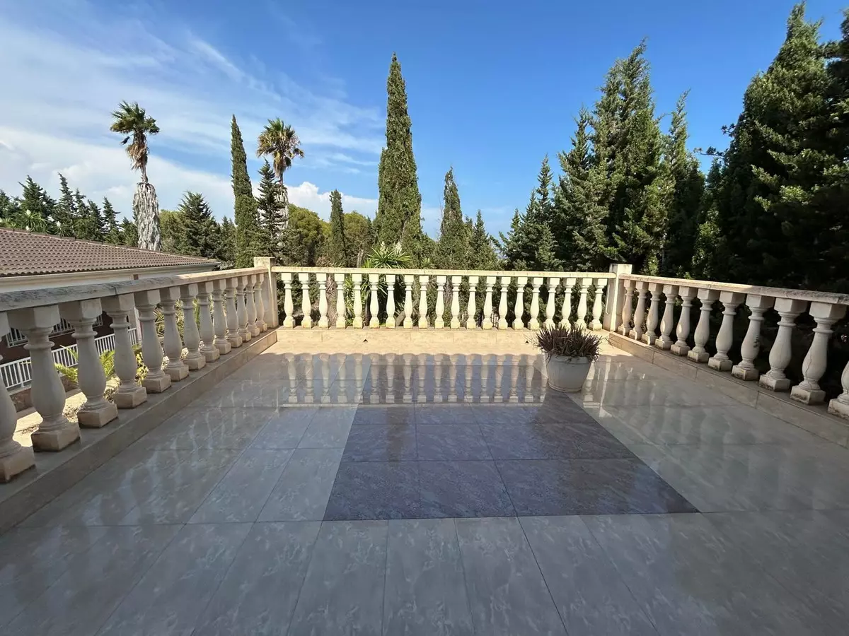 6-bedroom Villa In San Fulgencio, Spain (390 M²)