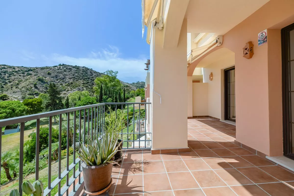 2-bedroom Apartment In Benahavis, Spain (90 M²)