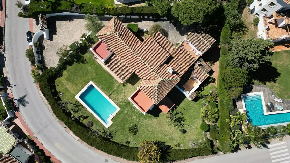 6-bedroom Villa In Marbella, Spain (521 M²)